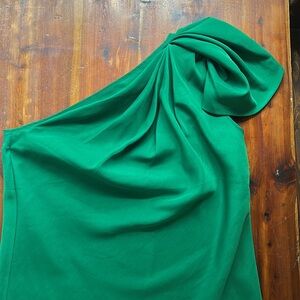 Elegant Green One-Shoulder Dress